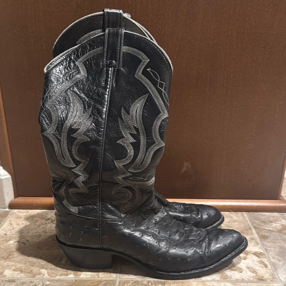 Justin Ostrich Size 8 Black Boots